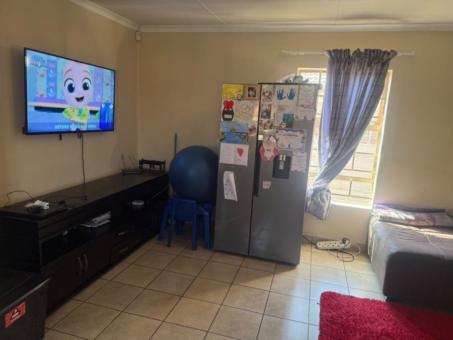 To Let 2 Bedroom Property for Rent in Thatch Hill Estate Gauteng