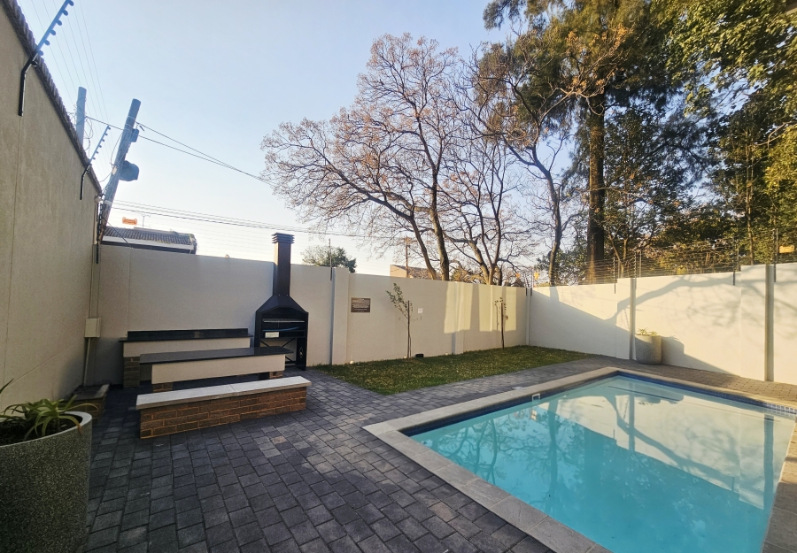 To Let 2 Bedroom Property for Rent in Wierda Valley Gauteng