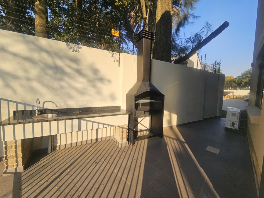 To Let 2 Bedroom Property for Rent in Wierda Valley Gauteng