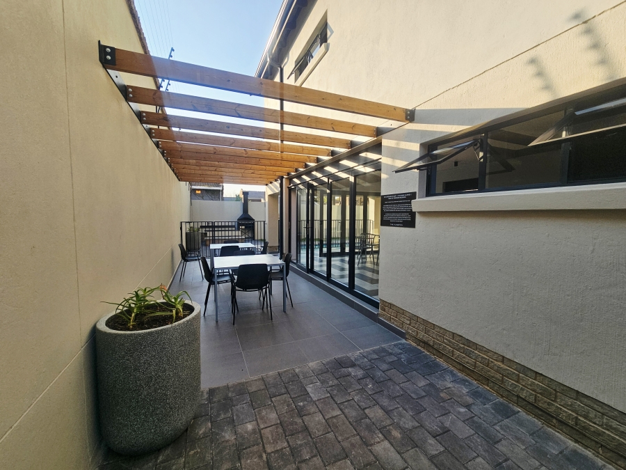 To Let 2 Bedroom Property for Rent in Wierda Valley Gauteng