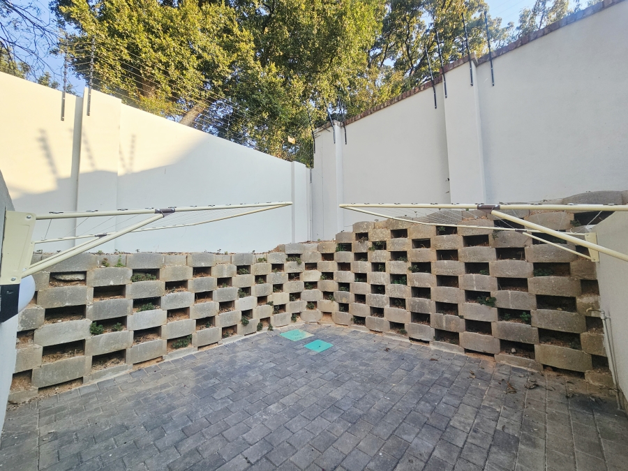 To Let 2 Bedroom Property for Rent in Wierda Valley Gauteng