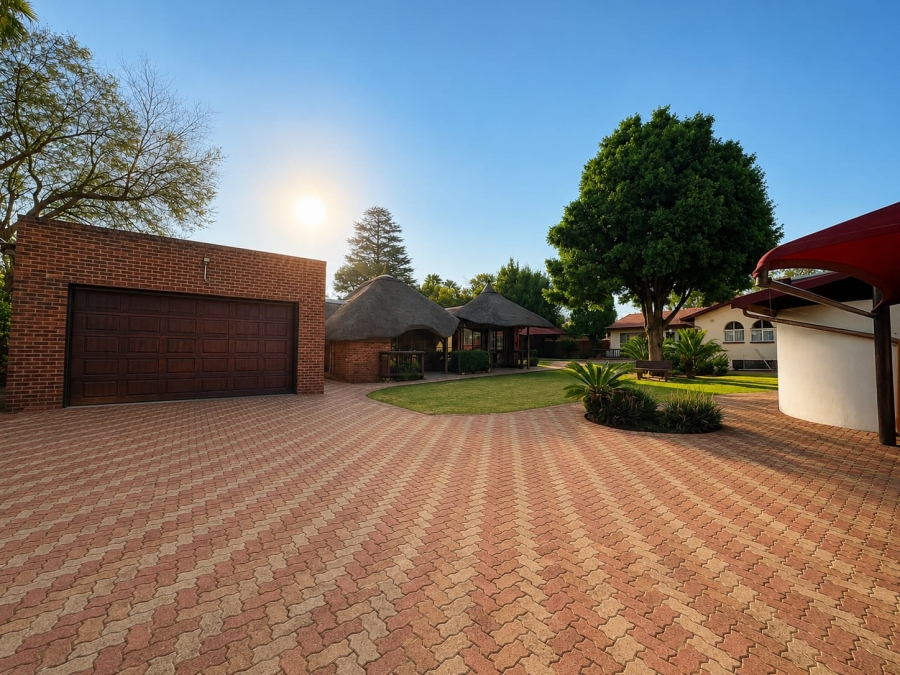 6 Bedroom Property for Sale in Denneoord Gauteng