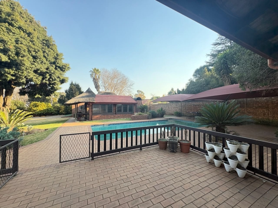 6 Bedroom Property for Sale in Denneoord Gauteng
