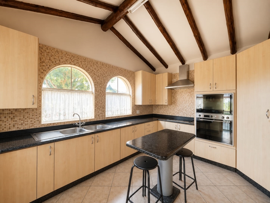 6 Bedroom Property for Sale in Denneoord Gauteng