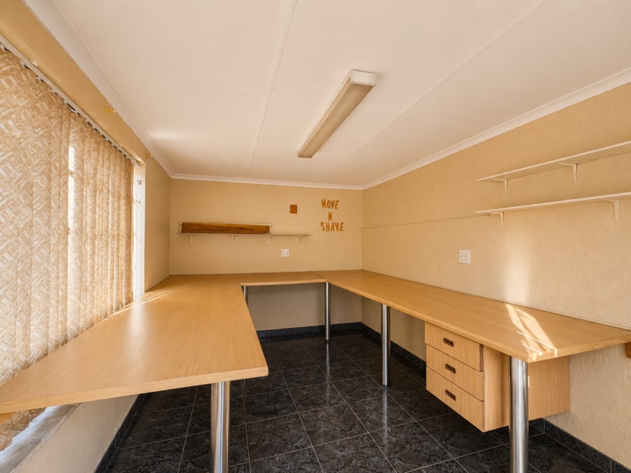 6 Bedroom Property for Sale in Denneoord Gauteng