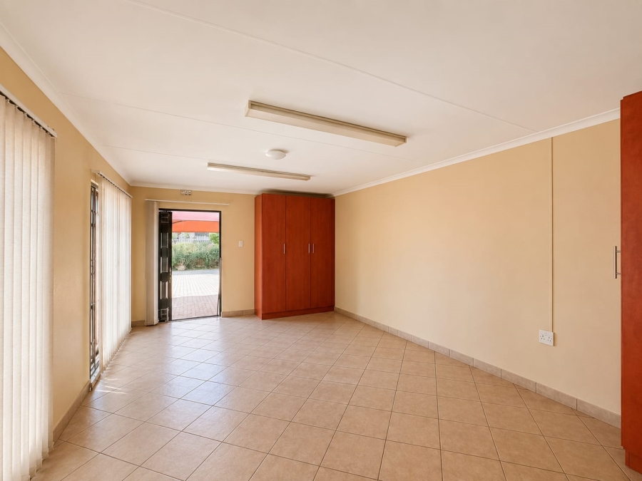 6 Bedroom Property for Sale in Denneoord Gauteng