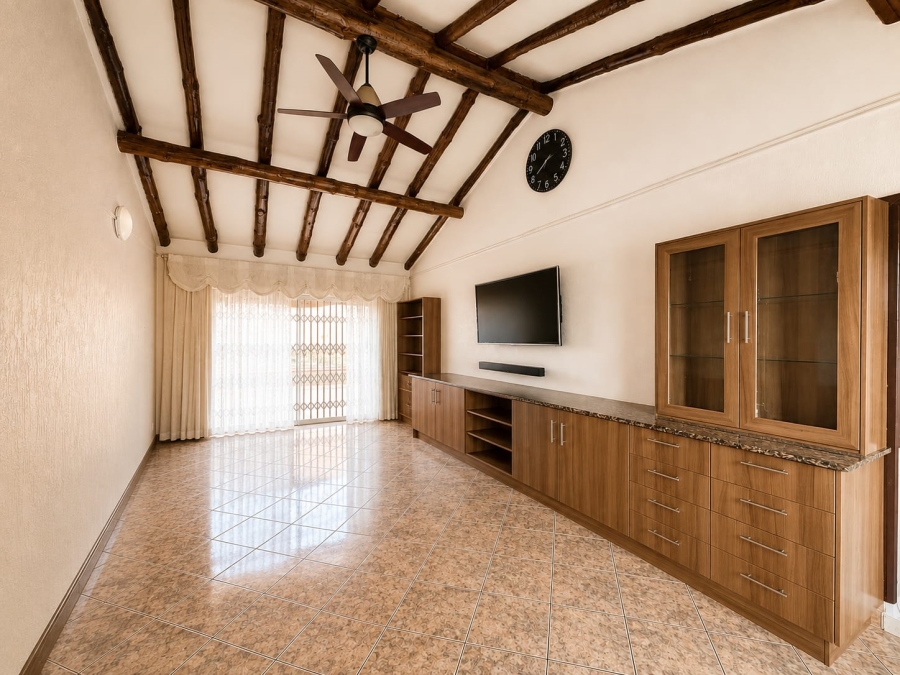 6 Bedroom Property for Sale in Denneoord Gauteng