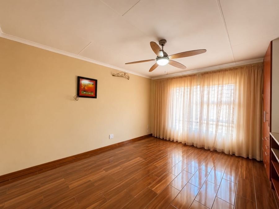 6 Bedroom Property for Sale in Denneoord Gauteng