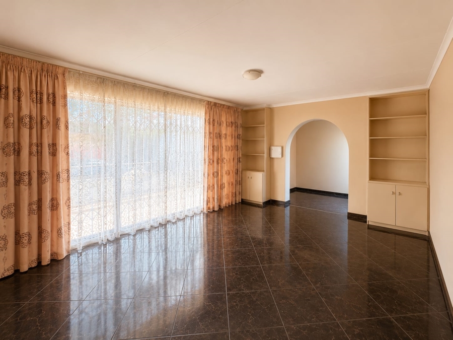 6 Bedroom Property for Sale in Denneoord Gauteng