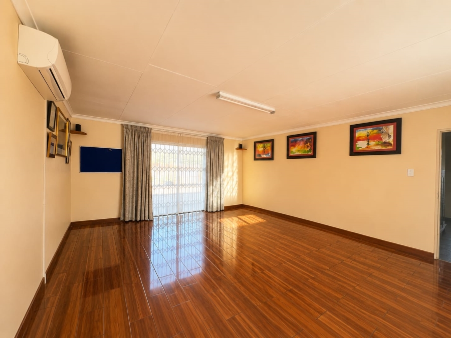 6 Bedroom Property for Sale in Denneoord Gauteng