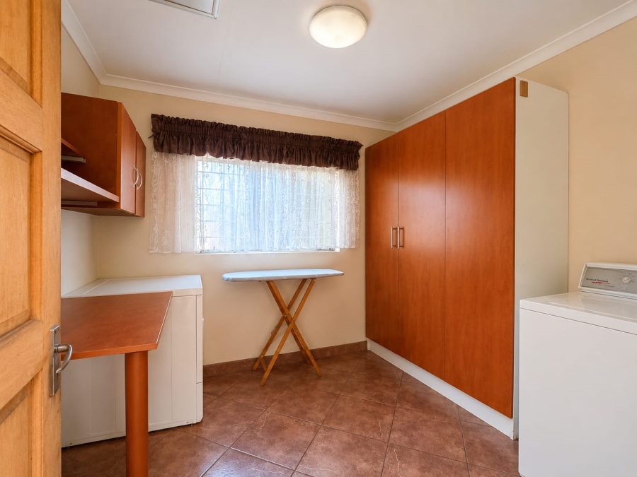 6 Bedroom Property for Sale in Denneoord Gauteng