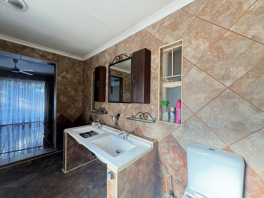 6 Bedroom Property for Sale in Denneoord Gauteng