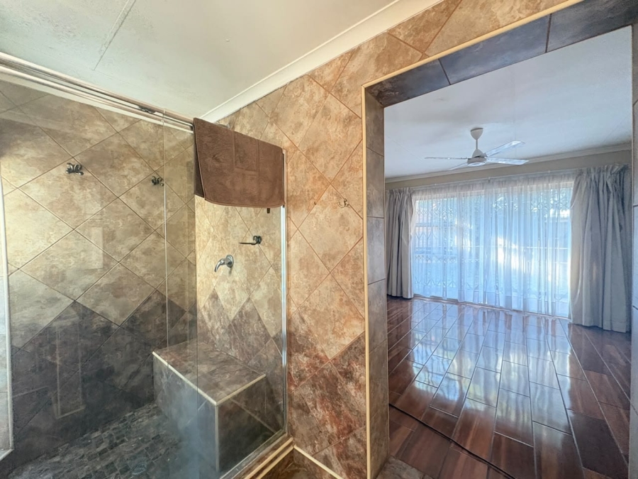 6 Bedroom Property for Sale in Denneoord Gauteng