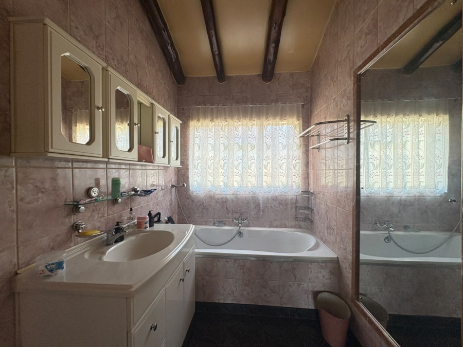 6 Bedroom Property for Sale in Denneoord Gauteng