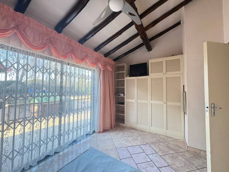 6 Bedroom Property for Sale in Denneoord Gauteng