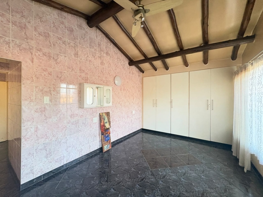 6 Bedroom Property for Sale in Denneoord Gauteng