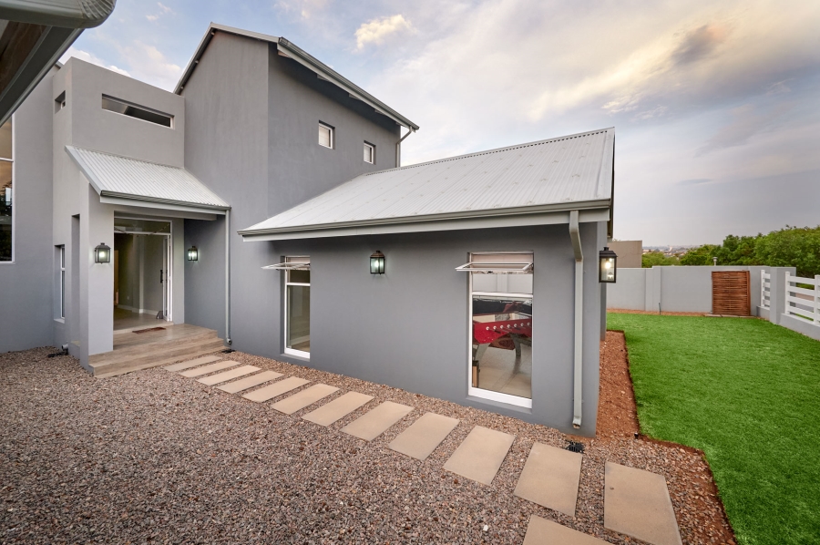 4 Bedroom Property for Sale in Waterfall Country Estate Gauteng