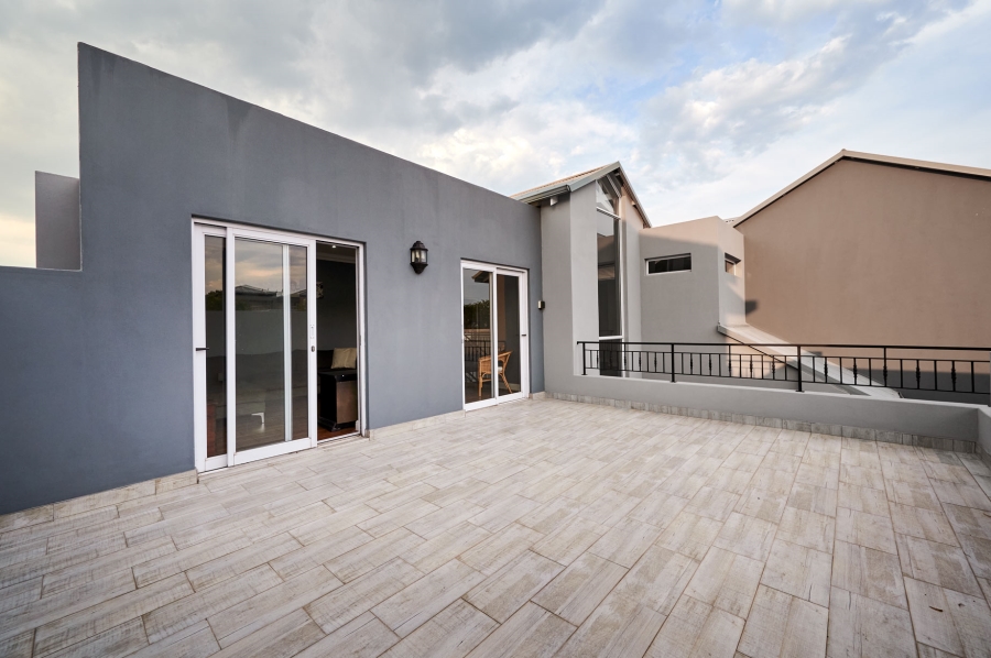 4 Bedroom Property for Sale in Waterfall Country Estate Gauteng