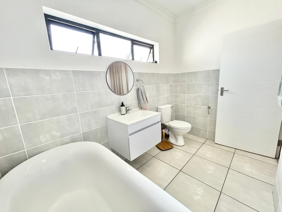 To Let 3 Bedroom Property for Rent in Thatchfield Estate Gauteng