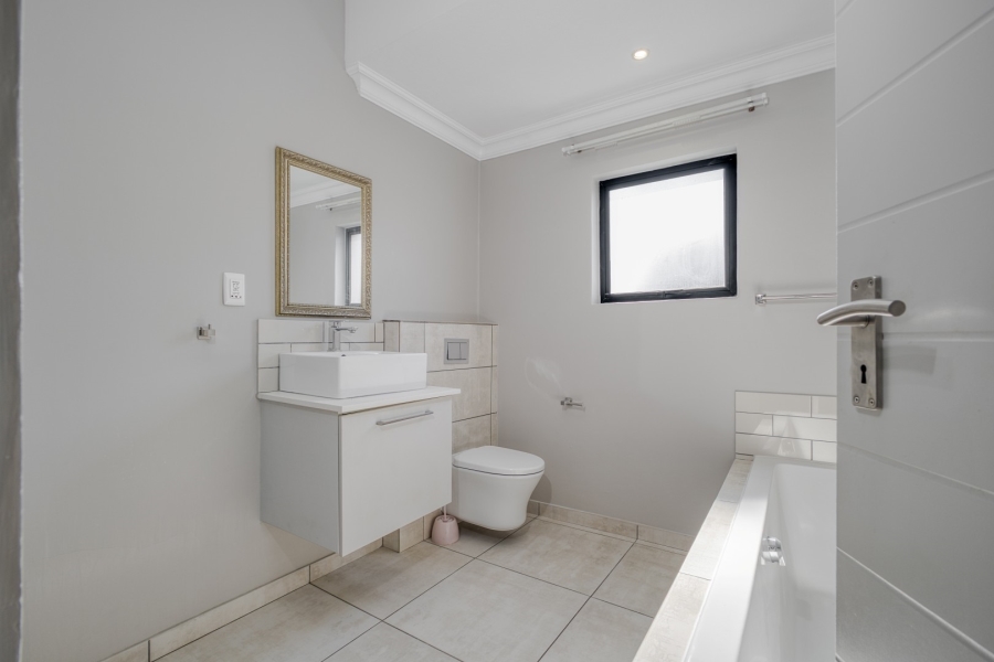 3 Bedroom Property for Sale in Broadacres Gauteng