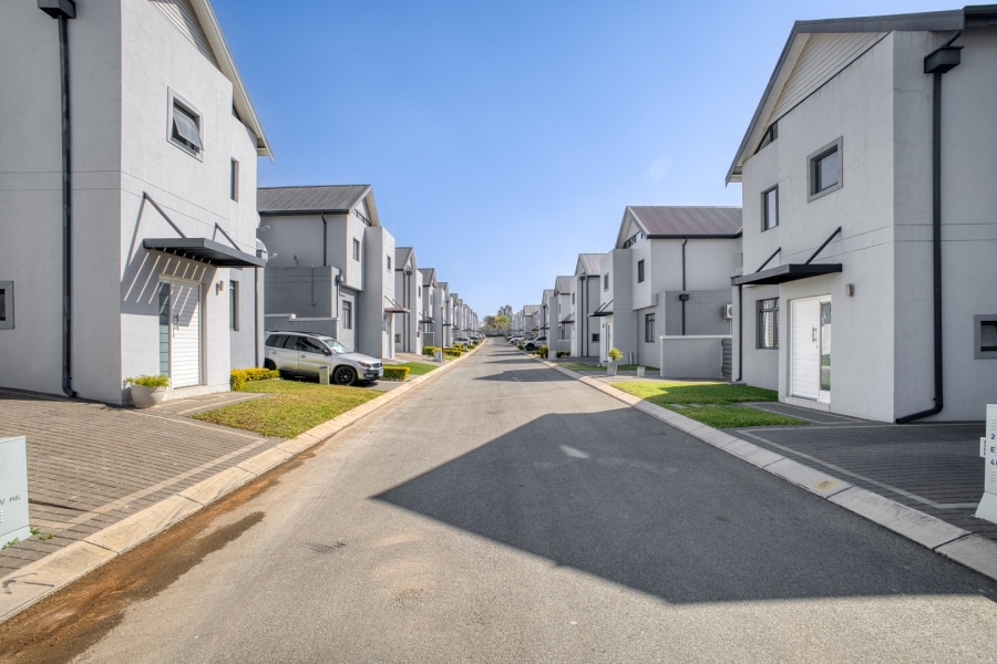 3 Bedroom Property for Sale in Broadacres Gauteng