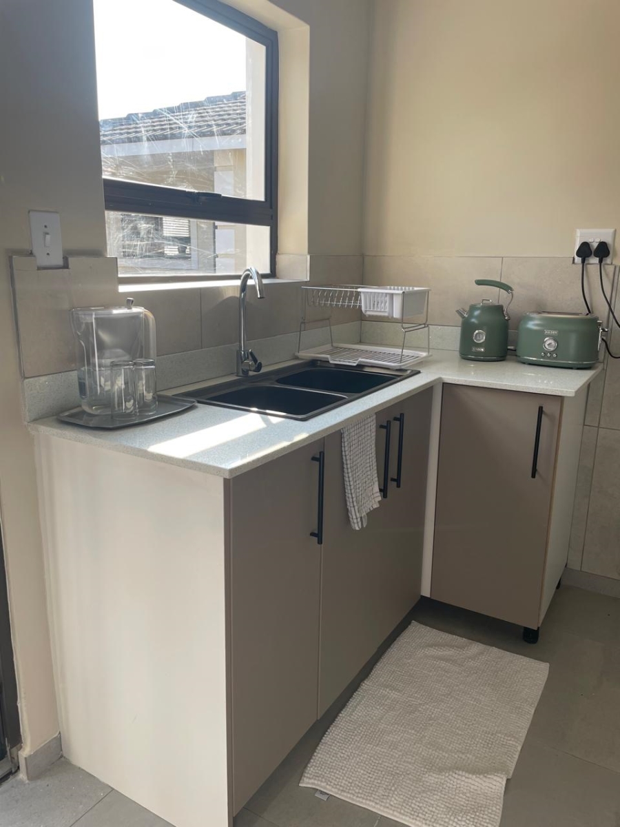 To Let 1 Bedroom Property for Rent in Bloubosrand Gauteng