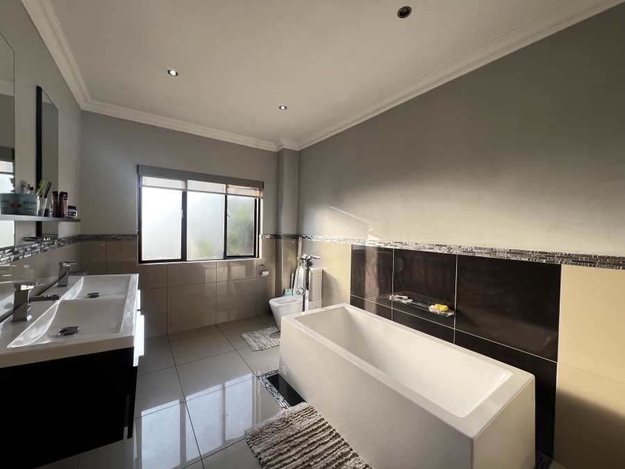 To Let 3 Bedroom Property for Rent in Noordwyk Gauteng
