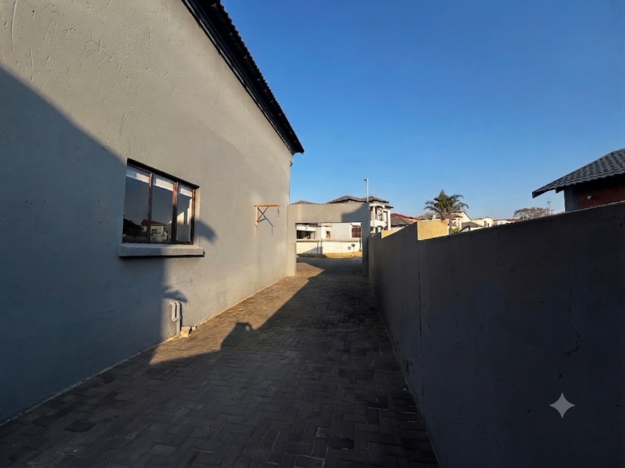 To Let 3 Bedroom Property for Rent in Noordwyk Gauteng