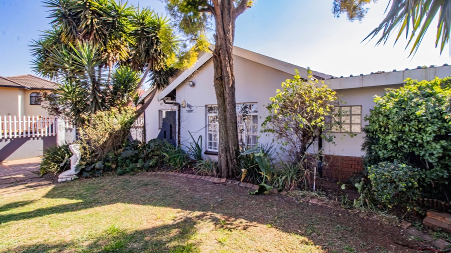 4 Bedroom Property for Sale in Lenasia South Gauteng