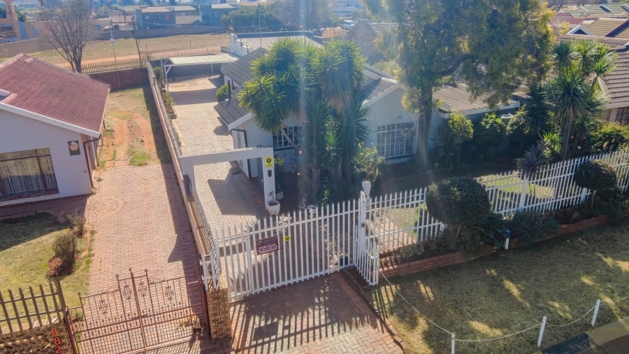 4 Bedroom Property for Sale in Lenasia South Gauteng