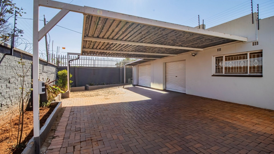 4 Bedroom Property for Sale in Lenasia South Gauteng