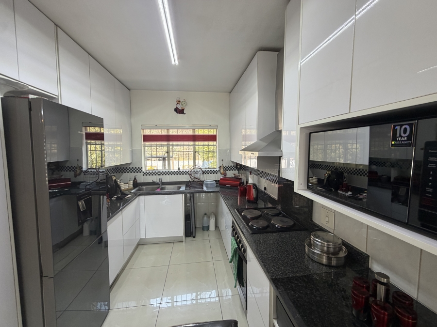 3 Bedroom Property for Sale in Bassonia Gauteng