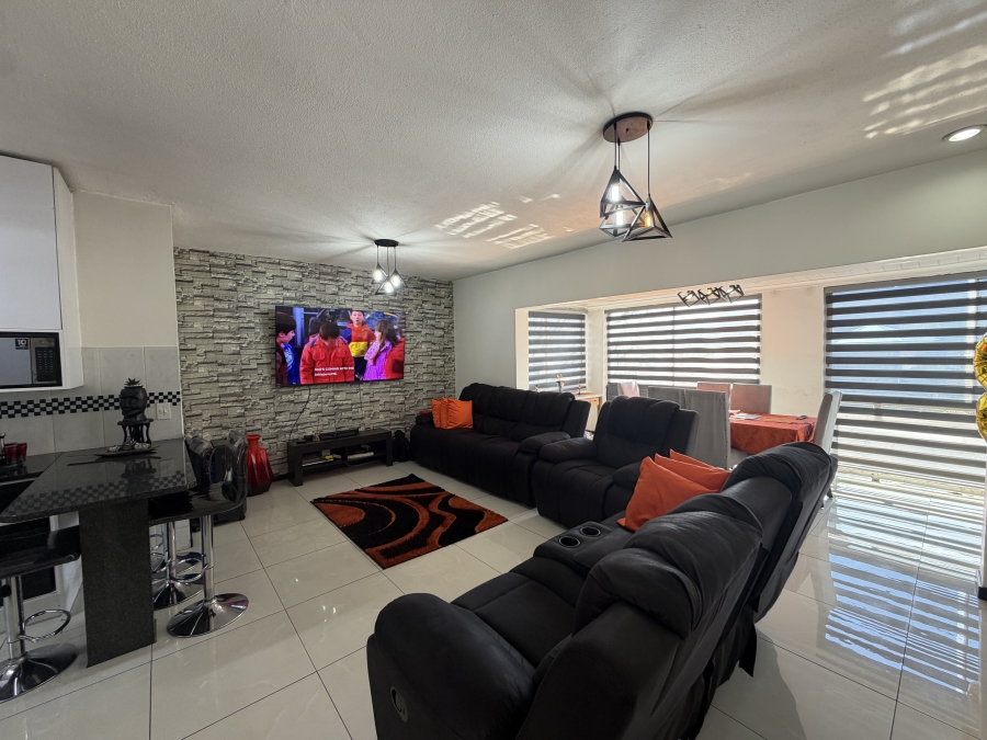 3 Bedroom Property for Sale in Bassonia Gauteng
