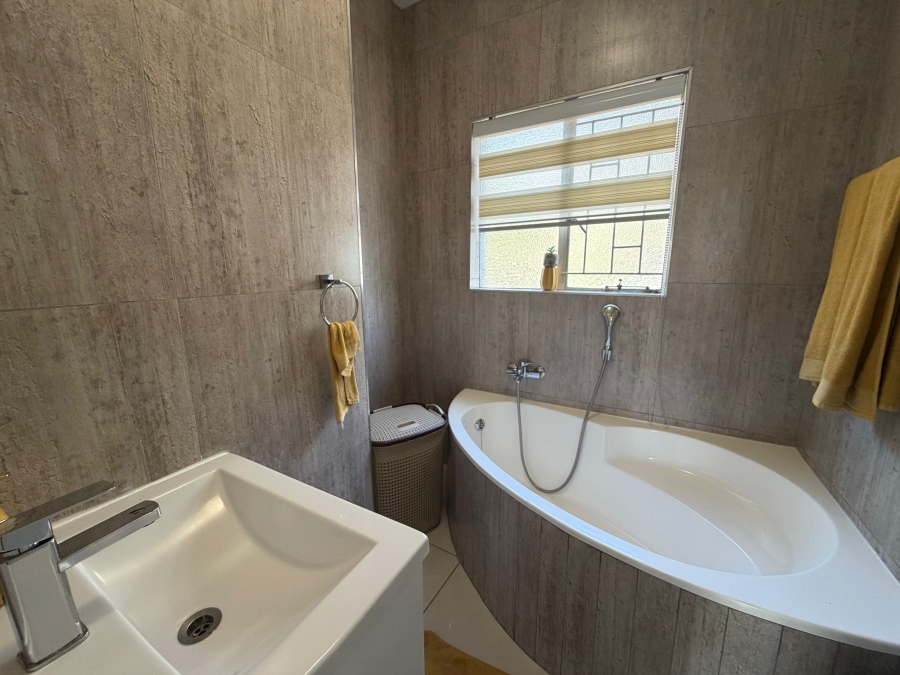 3 Bedroom Property for Sale in Bassonia Gauteng