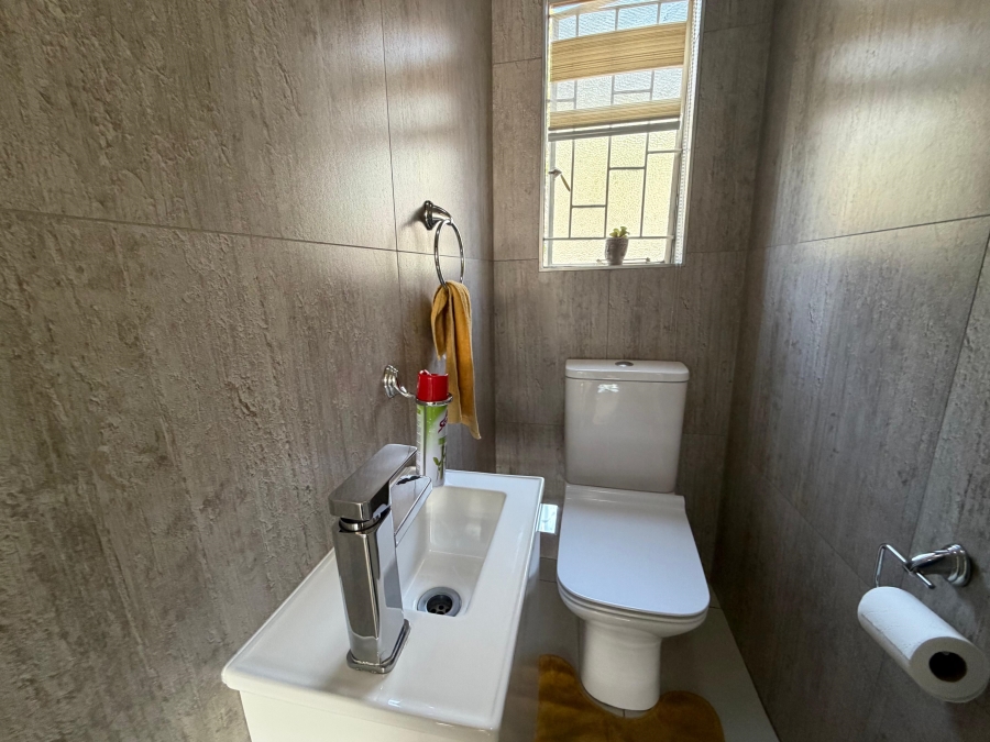 3 Bedroom Property for Sale in Bassonia Gauteng