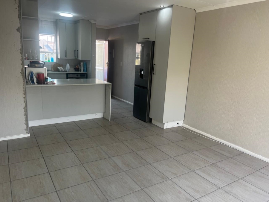 2 Bedroom Property for Sale in Vorna Valley Gauteng
