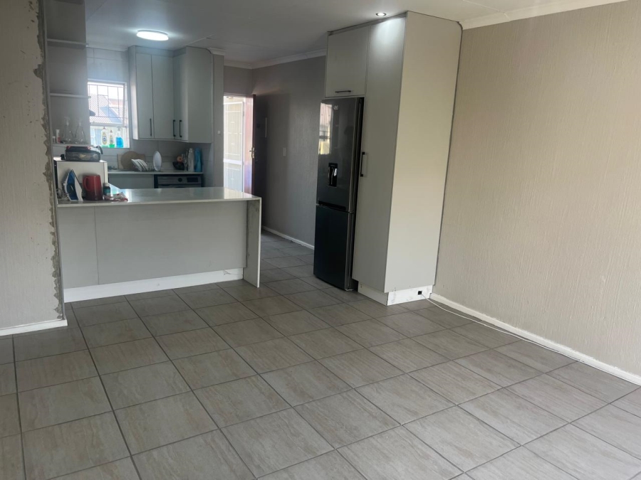 2 Bedroom Property for Sale in Vorna Valley Gauteng