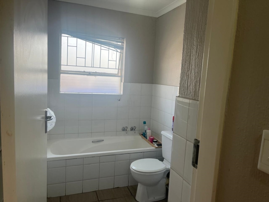 2 Bedroom Property for Sale in Vorna Valley Gauteng