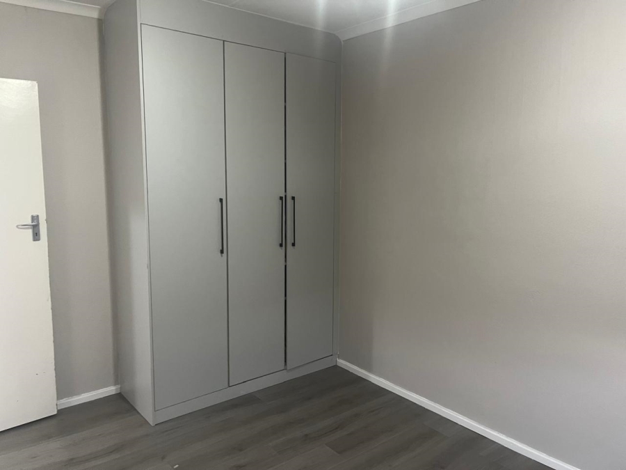 2 Bedroom Property for Sale in Vorna Valley Gauteng