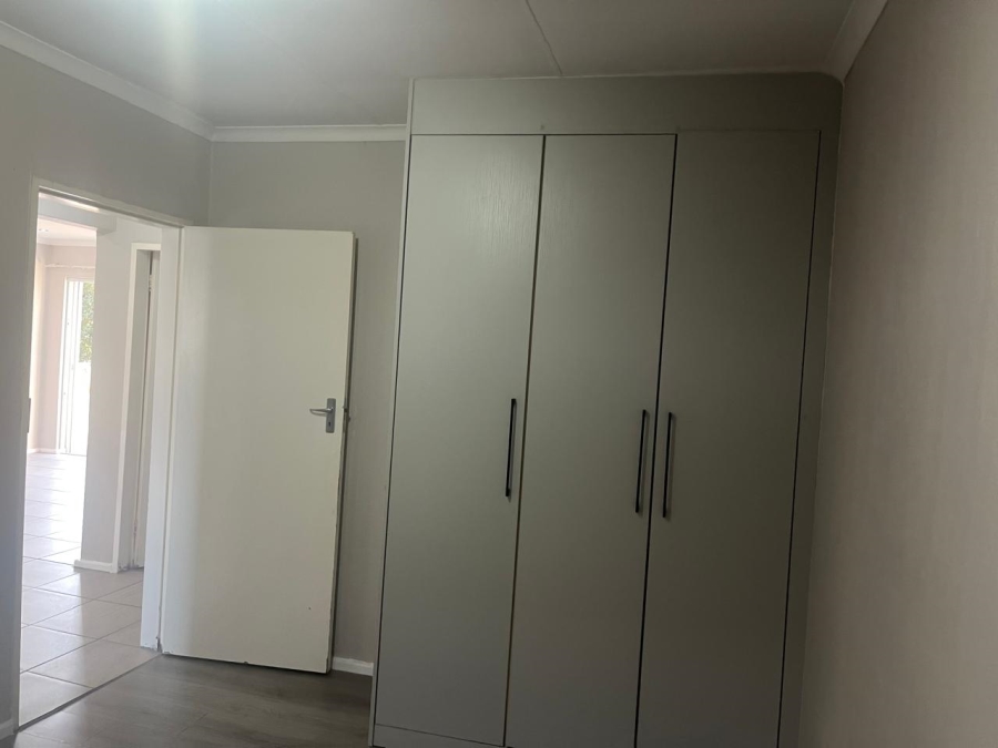 2 Bedroom Property for Sale in Vorna Valley Gauteng