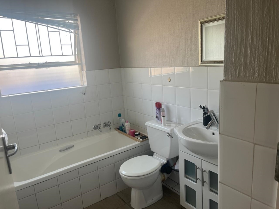 2 Bedroom Property for Sale in Vorna Valley Gauteng