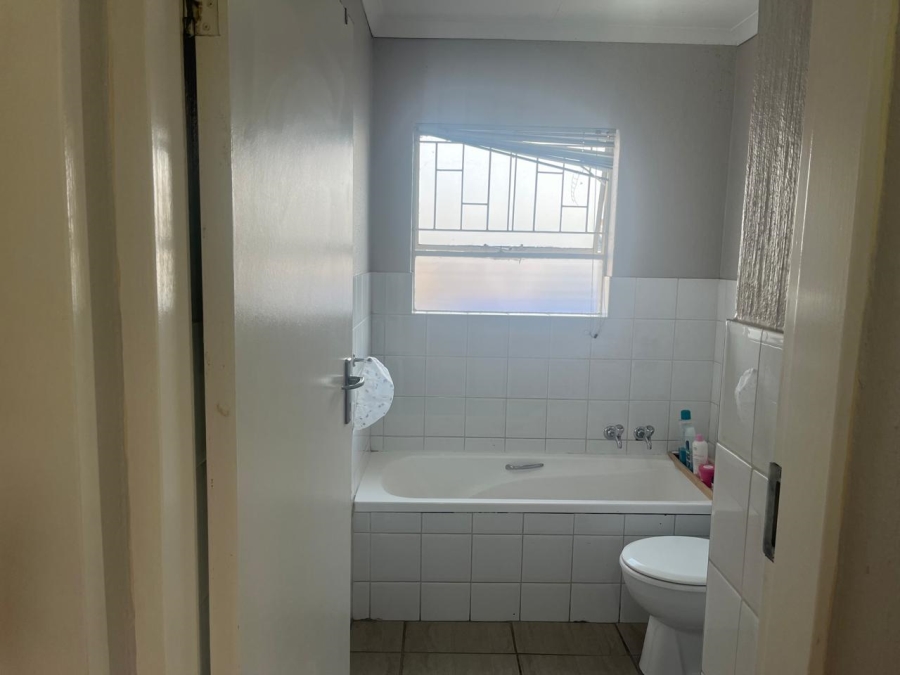 2 Bedroom Property for Sale in Vorna Valley Gauteng
