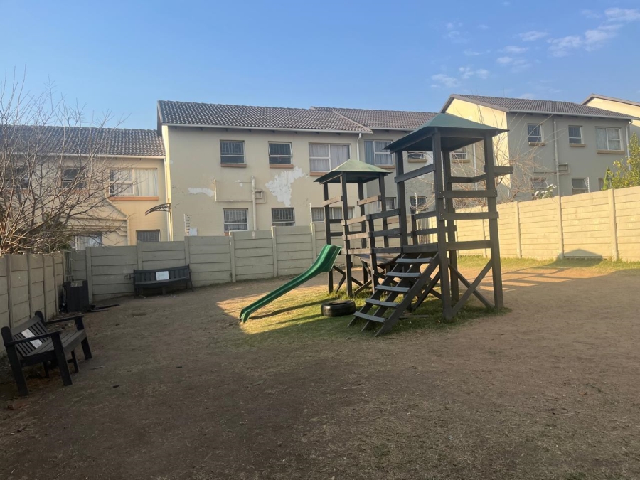 2 Bedroom Property for Sale in Vorna Valley Gauteng