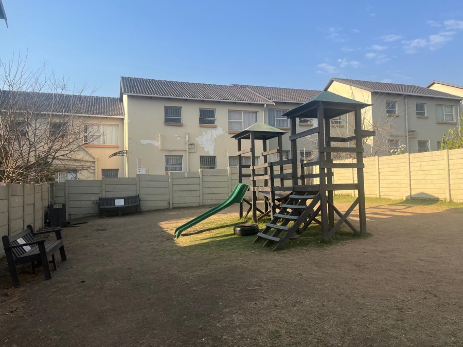 2 Bedroom Property for Sale in Vorna Valley Gauteng