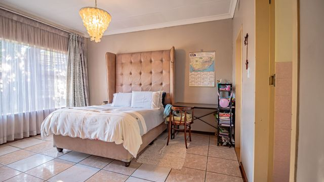 4 Bedroom Property for Sale in Meadowbrook Gauteng