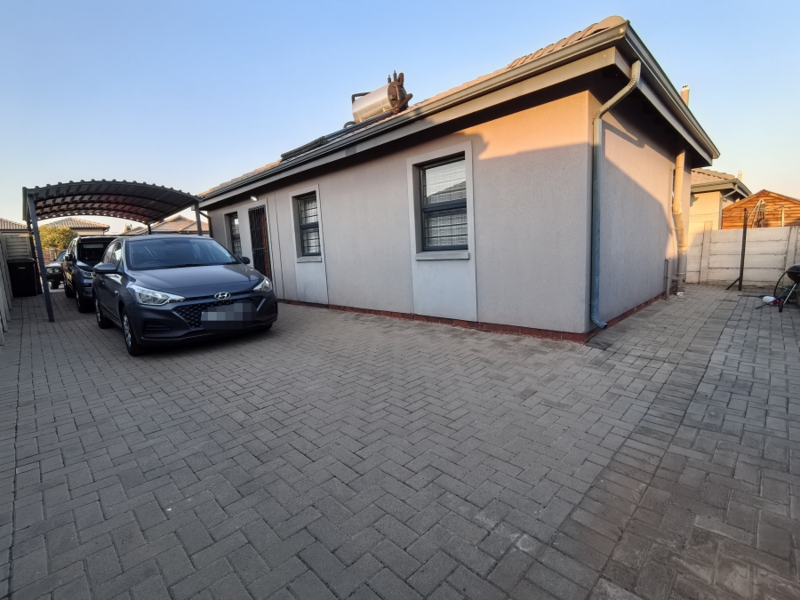 3 Bedroom Property for Sale in Lotus Gardens Gauteng
