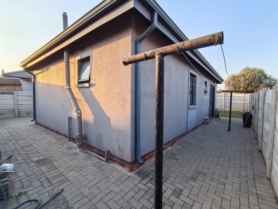 3 Bedroom Property for Sale in Lotus Gardens Gauteng