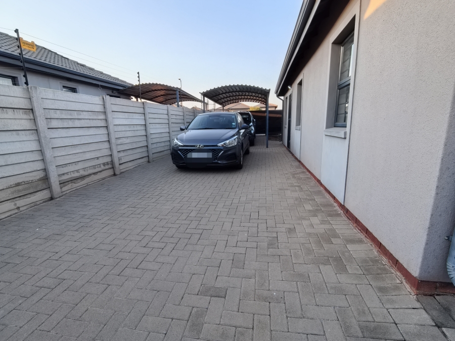 3 Bedroom Property for Sale in Lotus Gardens Gauteng