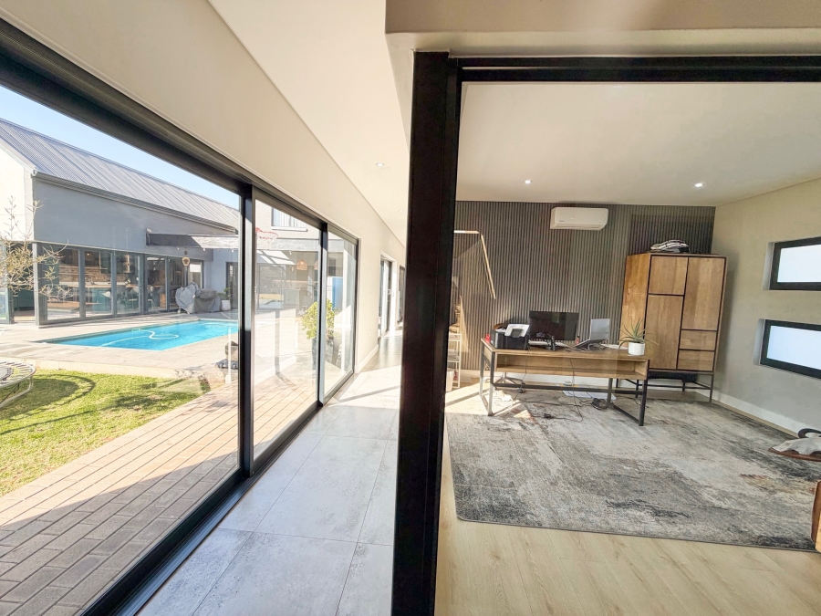 5 Bedroom Property for Sale in Midstream Heights Gauteng