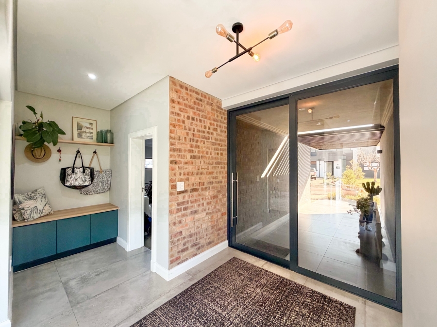5 Bedroom Property for Sale in Midstream Heights Gauteng